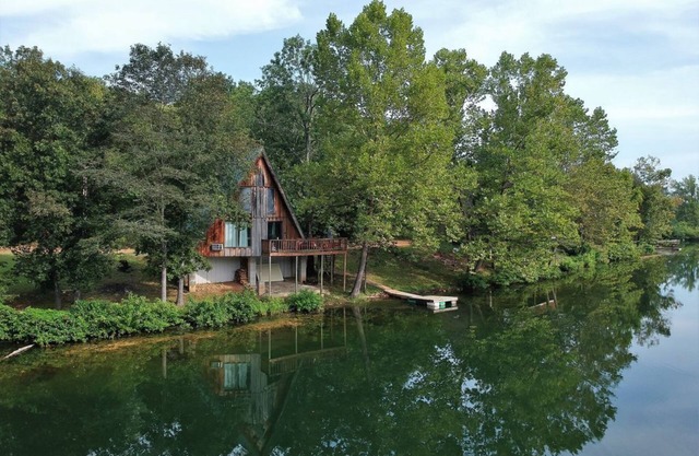 A-frame Lakefront Cabin near Spring River