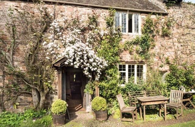 A HEAVENLY RETREAT WITH OFF-STREET PARKING