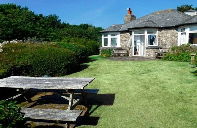 A Hidden Gem - Cornish Cottage with Private Shared Valley and Beach - REDUCTION