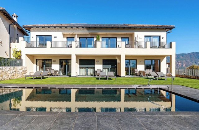 Apartment 'Weingut Gasshof Mathias' with Mountain View, Shared Pool and Wi-Fi