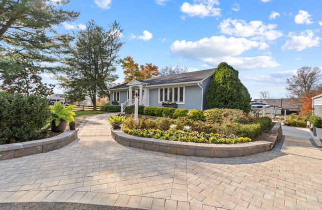 A Luxurious Home for Rest and Work.