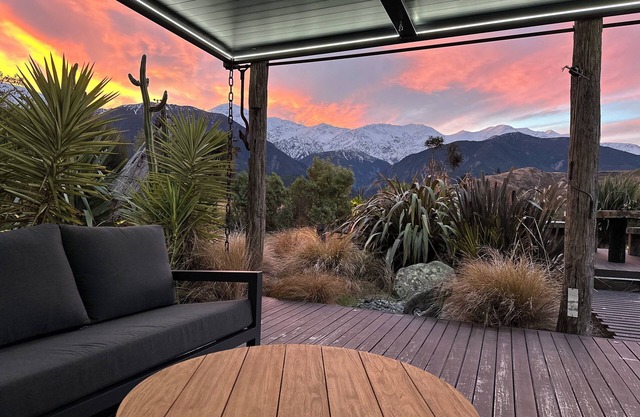 A Magical place to relax and unwind. Nature on your back door step on 5 acres.