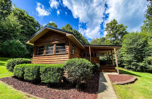 A Perfect Hideaway | 2BR 1BA Hot Tub, Fireplace