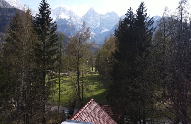 A place where you can relax in hot tub and enjoy the beautiful natur