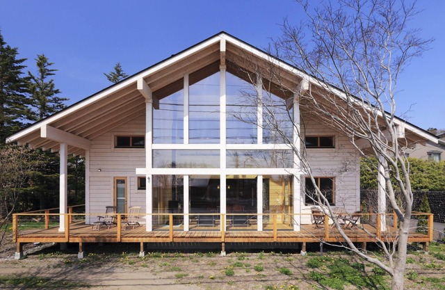 A privately rented Finnish log house with a natural sauna.