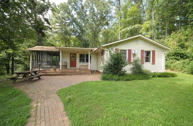 A remote cabin surrounded by Forests, Creeks, and near Cheaha!