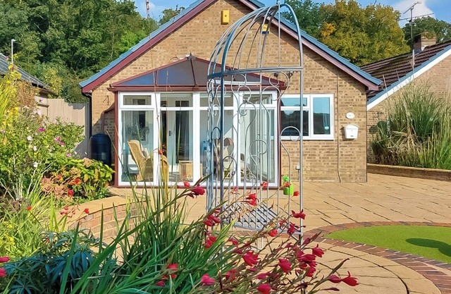 A spacious and well presented bungalow with amazing views over Berkshire.