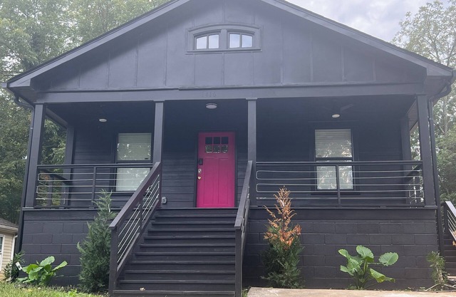 A stylish Ranch Style centrally-located home. Get some R&R it’s on Us