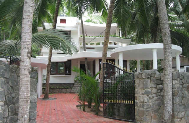 A Very Very Special House, VILLA LAKEVIEW ,(with Pool) Kovalam