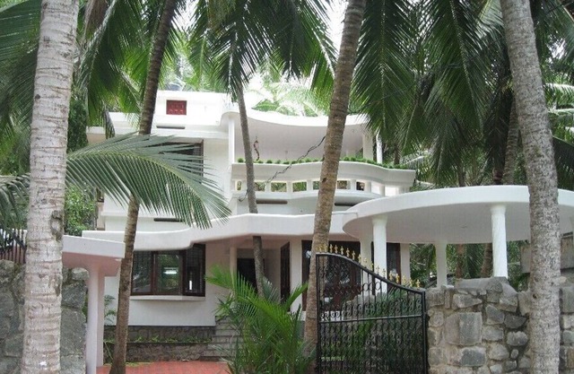 A Very Very Special House, Villa Lake View, (with Pool) Kovalam