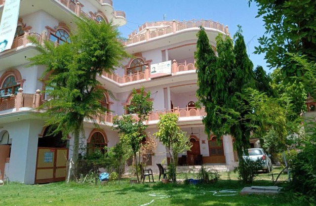 Aashiana Palace
