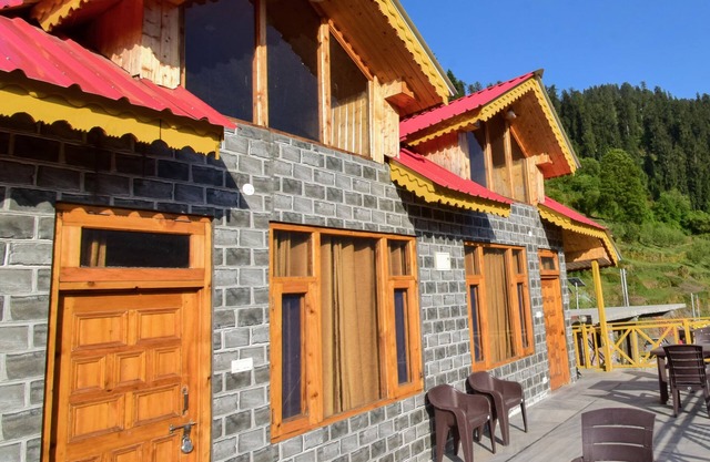 Abhishek Homestay Duplex: Experience Comfort and Scenic Bliss in Shoja