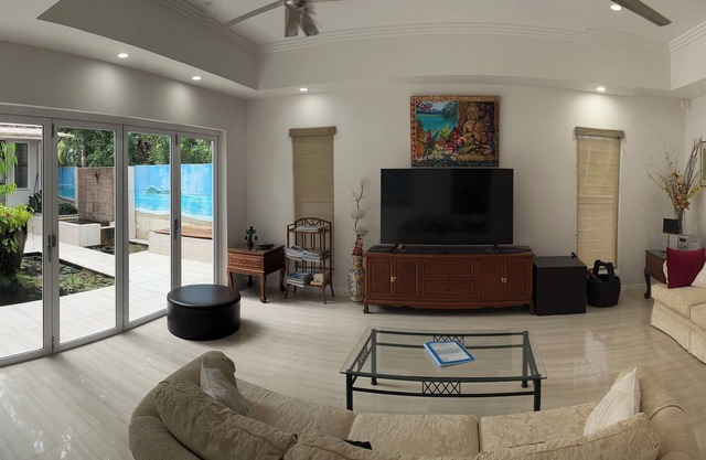 Absolute Beachfront 2 Bedroom Luxury Holiday Home
