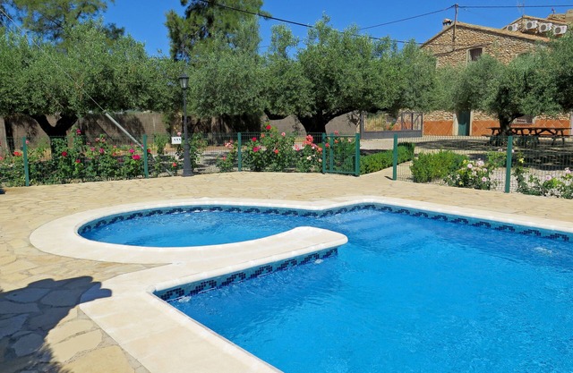 Accommodation in Castellón (6 people). Enjoy the family pool
