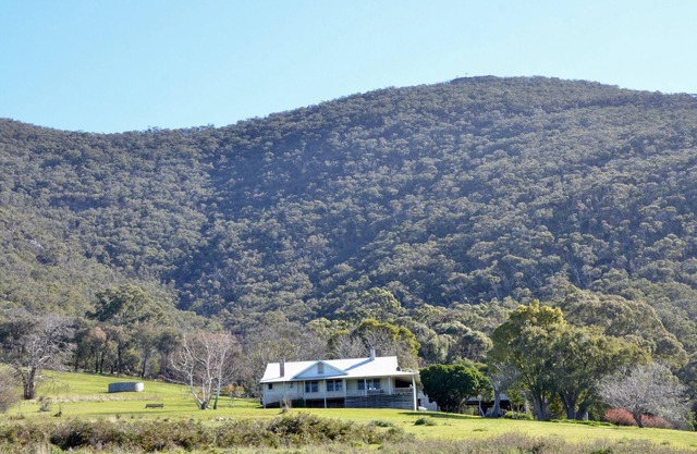Adair - Beautiful Historic Homestead