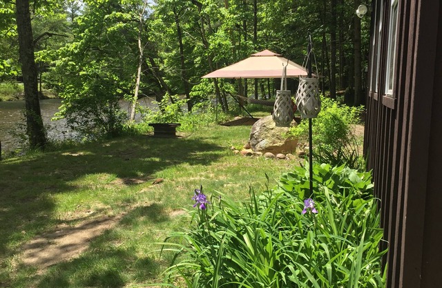 ADK Cozy River Cottage