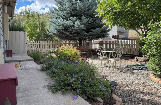 Adorable & Affordable Historic Cottage/Walk to Downtown/NAU/Groceries & Trails