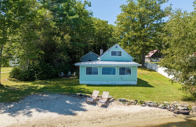Adorable, family friendly home with a private sandy beach