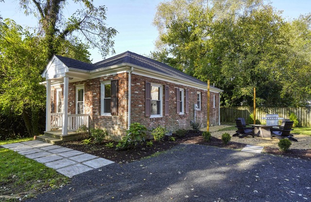 Adorable two-bedroom retreat close to Easton, Denton, Centreville