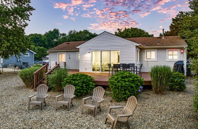 Adorable waterfront home in Beach Haven West w/stock tank pool & dock!
