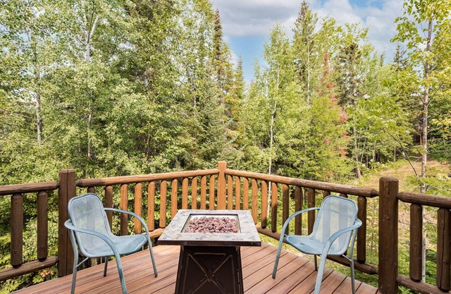 Adventure Oasis: All-Season Sport Haven, Ski-in/Ski-out