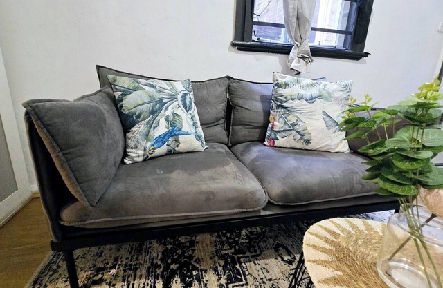 Affordable and Cozy City Pad - 5 min walk to city