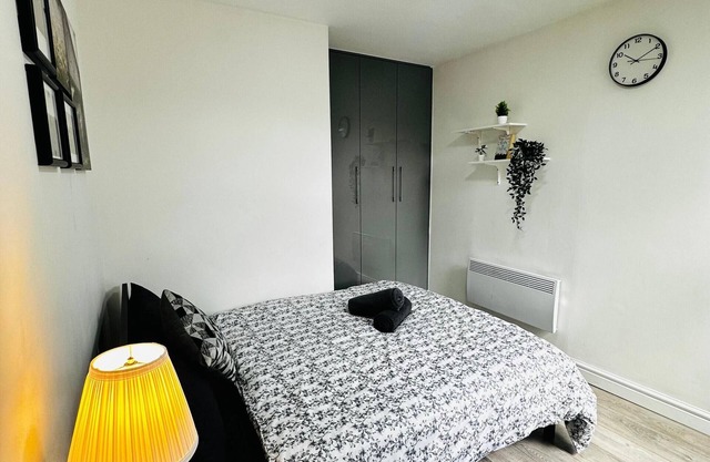 Affordable Private Room with Amenities