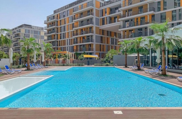 Afnan - Classy Two Bedroom with City Views in IMPZ
