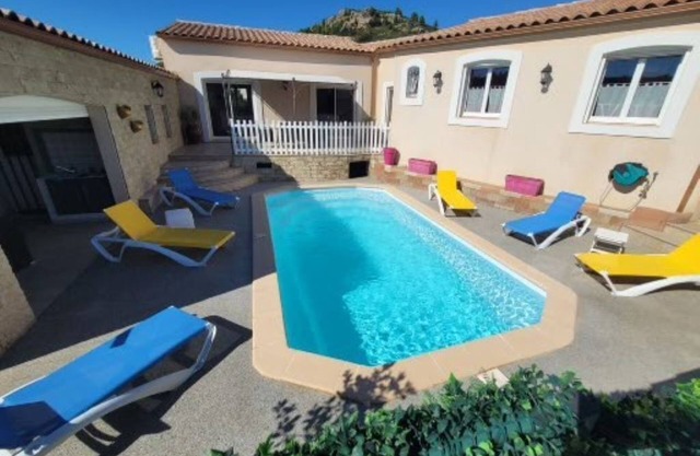 Air-conditioned villa 140m² + private swimming pool + wifi + independent arrival.