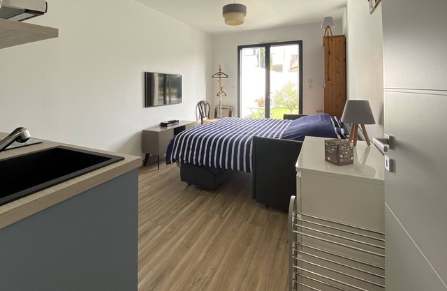 Air-conditioned studio with garden – 10 min from La Rochelle, near beaches