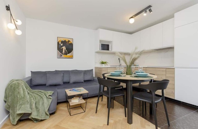 Al. Solidarności 82 | Apartment| Remote work