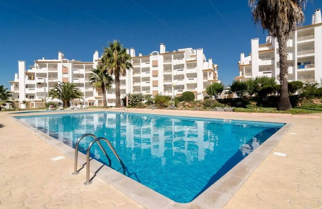 Albufeira FourSeasons 2-Bed 2-Bath Condo, Pool, Views and "Big Fall Discount!"