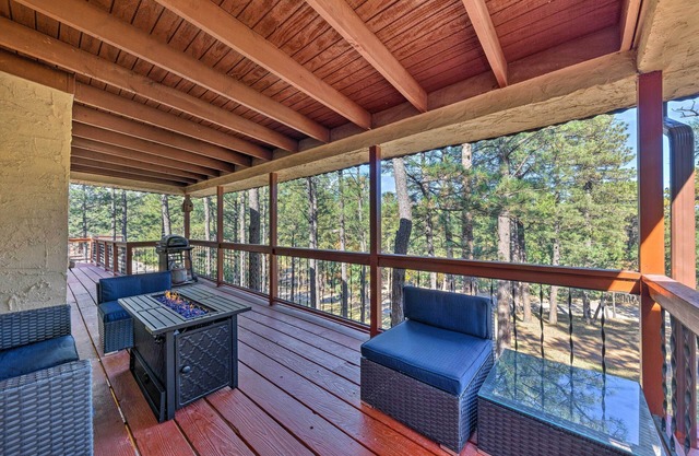 All-Season Alto Getaway w/Fire Pit & Deck!