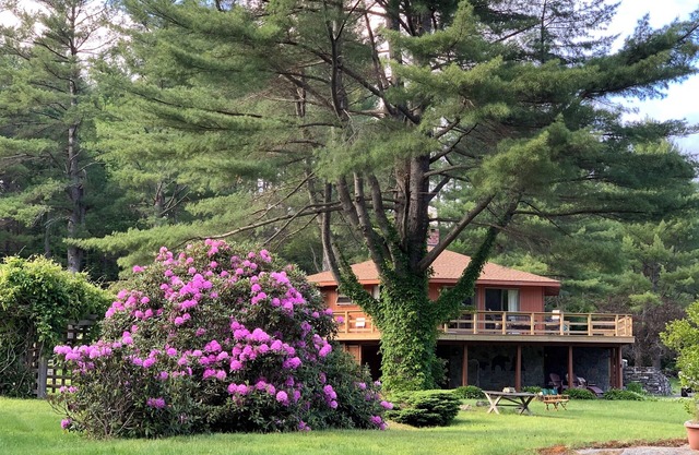 All Season Lake House Hideaway at Mount Sunapee