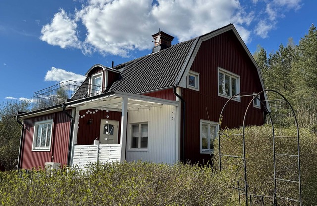 Allergy-friendly Swedish house with lake view and fireplace in Hultsfred, Småland