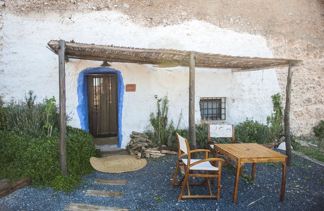 Almendro Cave in Balcones de Piedad Complex, Guadix. Pomegranate. For 4 people.