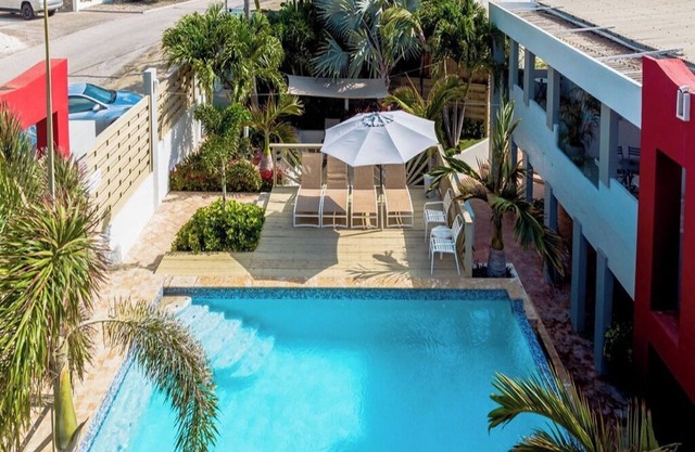 Amazing 2BR 1BA w/Pool~ Close to the Beach ~ BBQ!