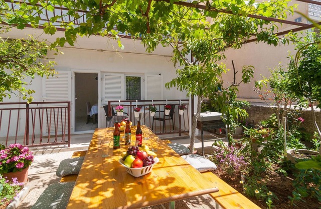 Amazing apartment in Dugi Rat with WiFi