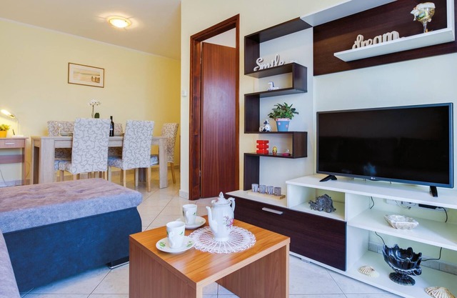 Amazing apartment in Porec with kitchen
