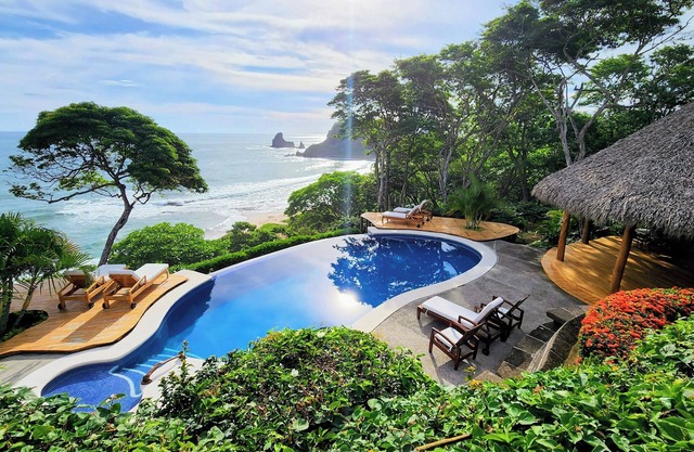 AMAZING BEACH VIEW AND SUNSETS – 13M INFINITY POOL – DIRECT PRIVATE BEACH ACCESS
