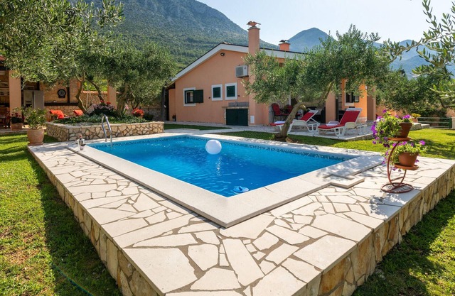 Amazing home in Desne with kitchen