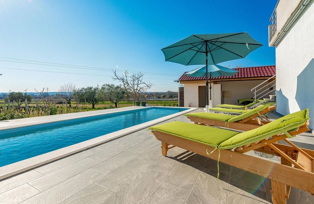 Amazing home in Galovac