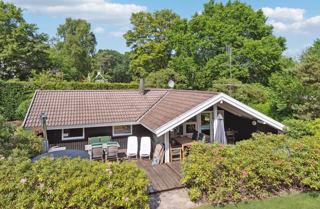 Amazing home in Hornbæk with kitchen