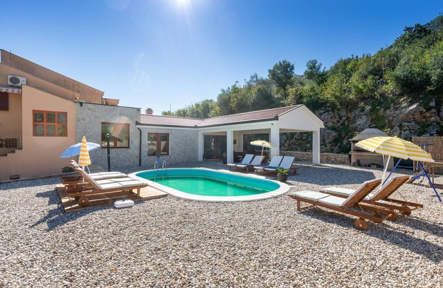 Amazing home in Kula Norinska with WiFi