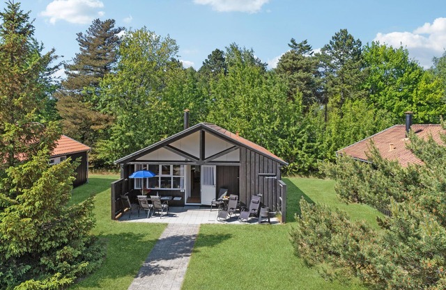 Amazing home in Væggerløse with kitchen