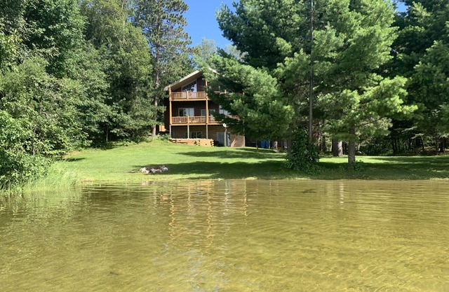 Amazing Lake Home/Movie Theater/Game Room/Bar/3 Decks/Sandy Beach/Privacy