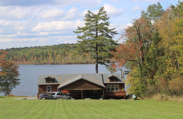 Amazing Lake View/Close to Hiking, white water rafting/Gameroom/Dog friendly