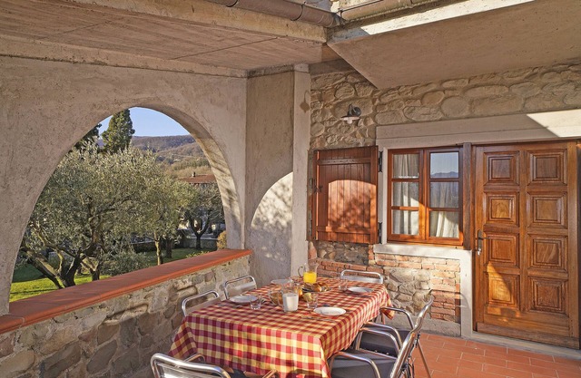 Amazing location surrounded by greenery with view of the Apuan Alps near 5 terre