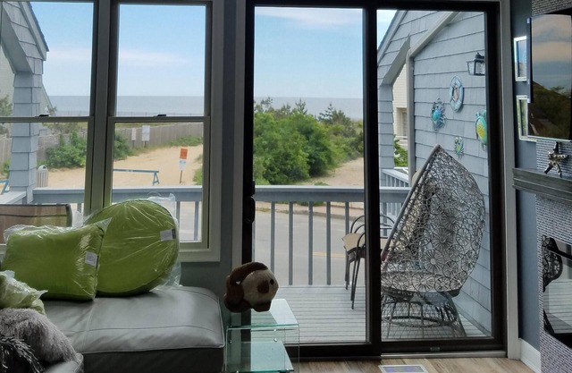 Amazing Location 2-bedroom Townhouse - Sleeps 8