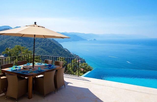 AMAZING OCEAN VIEWS HILLSIDE LUXURY VILLA